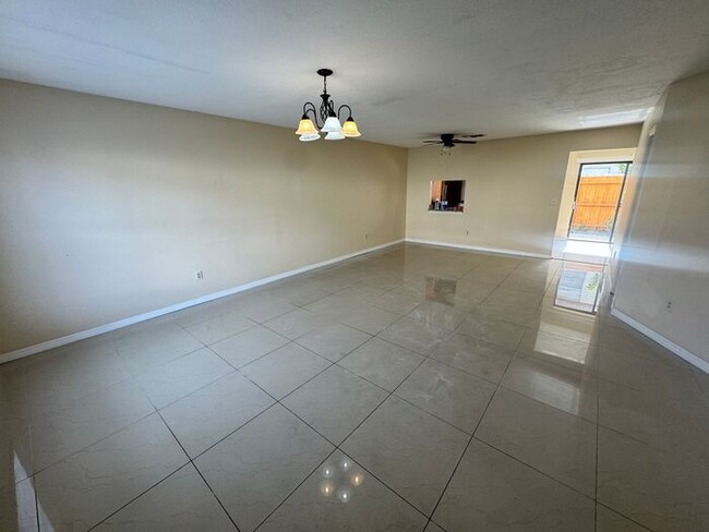 Building Photo - 1608 Long Ridge Ct