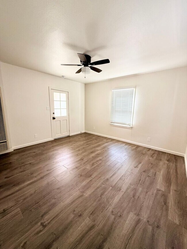 Building Photo - G232-P