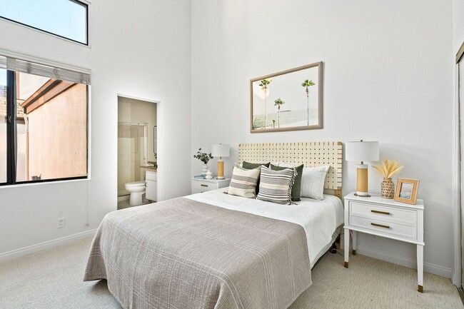 Building Photo - Natural Sunlight in every room, Palos Verdes Estates