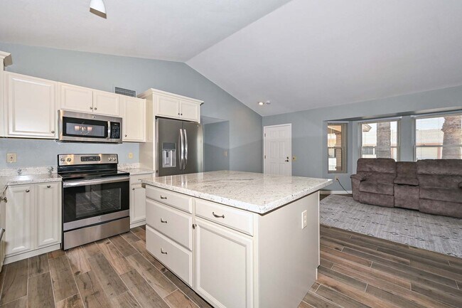 Building Photo - 14227 W Yosemite Dr