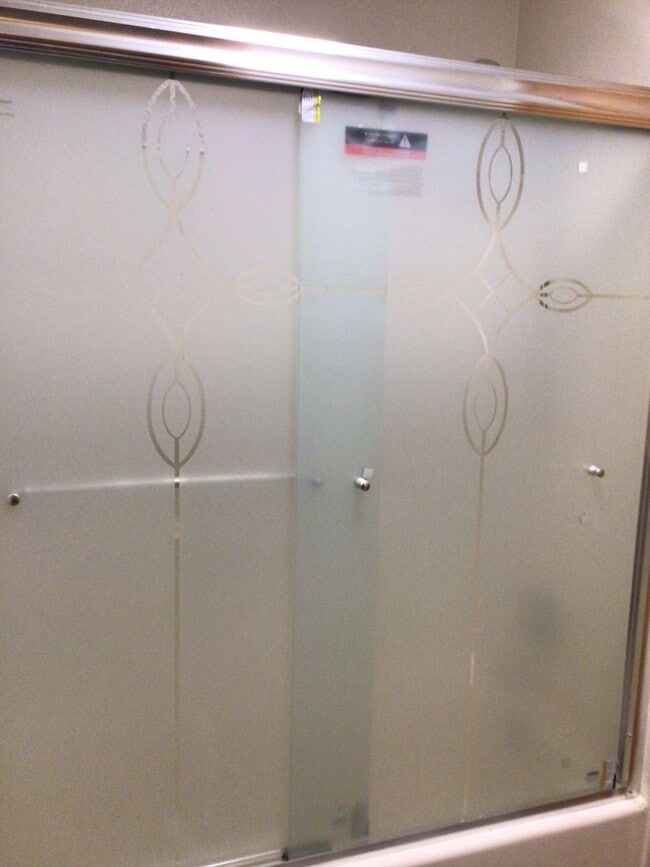 Building Photo - AVAILABLE NOW - Two Bedroom and Two Bath Duplex Unit in Bagley Downs Neighborhood