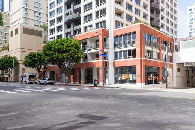 Building Photo - 225 S Olive St
