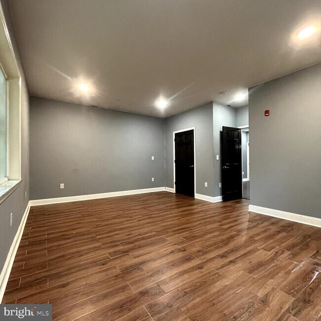 Building Photo - 1306-8 N Carlisle St