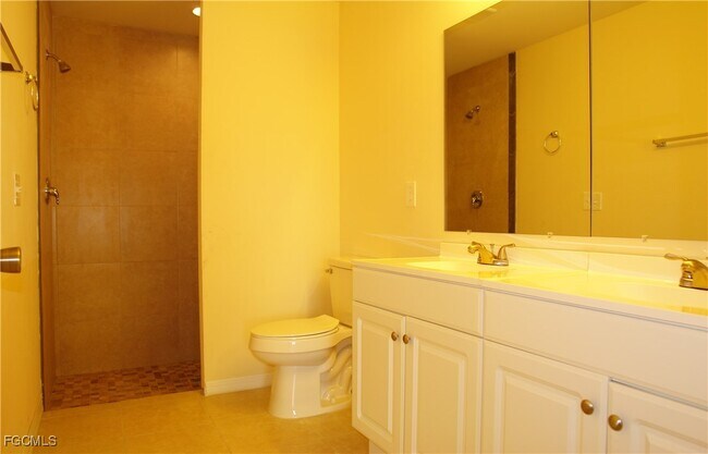 Building Photo - 530 SE 5th Ave