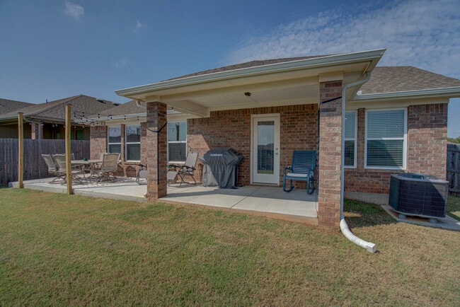 Building Photo - 3145 Midland Valley St