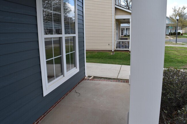 Building Photo - 2035 Golden Ridge Ln