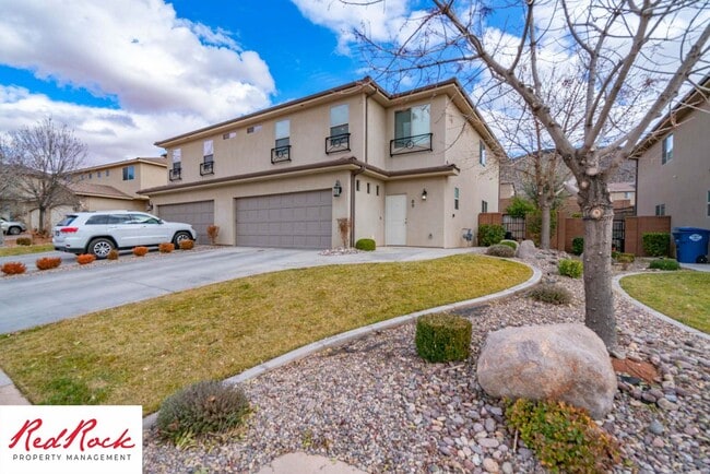Building Photo - Spacious 4 Bedroom, 2.5 Bathroom Centrally...
