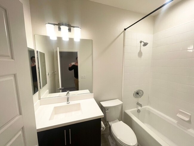 Building Photo - Updated 3 bed / 2.5 bath home in the desirable Frame & Focus community of Civita