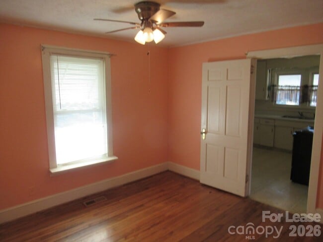 Building Photo - 1073 North Carolina Hwy 150