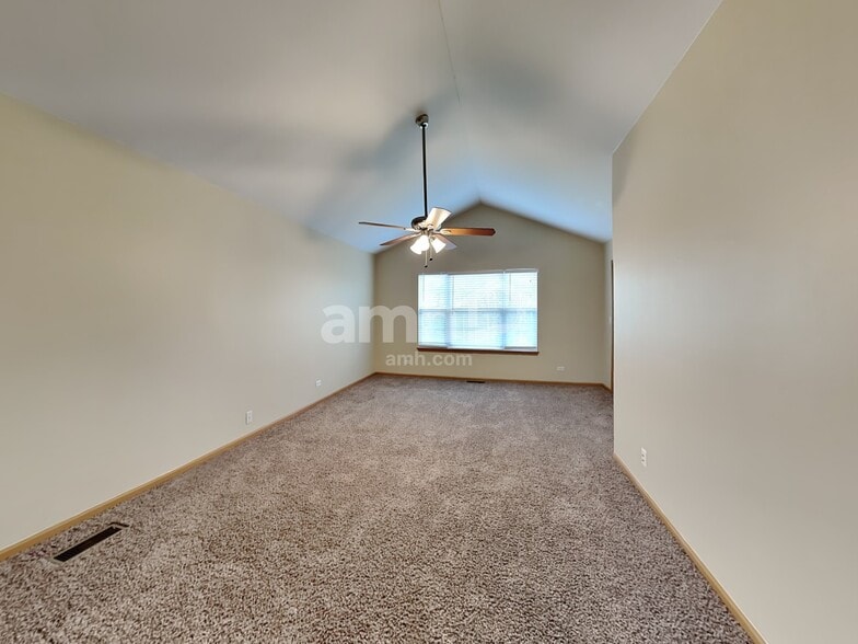 Building Photo - 34248 N Needlegrass Dr