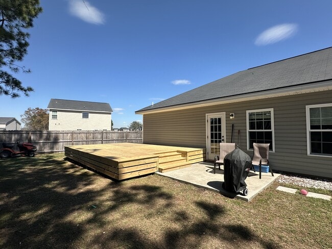 Building Photo - 27 Dove Run Dr