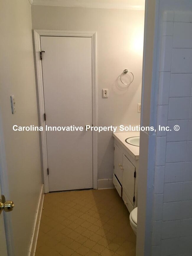 Building Photo - 7622 Helmdale Ave