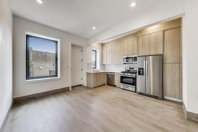 Primary Photo - 2 bedroom in Chicago IL 60647