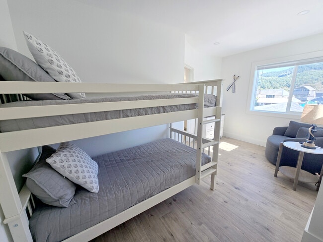 Building Photo - 121 S Miller St