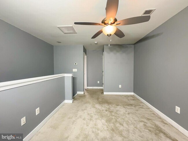 Building Photo - 5722 45th Ave