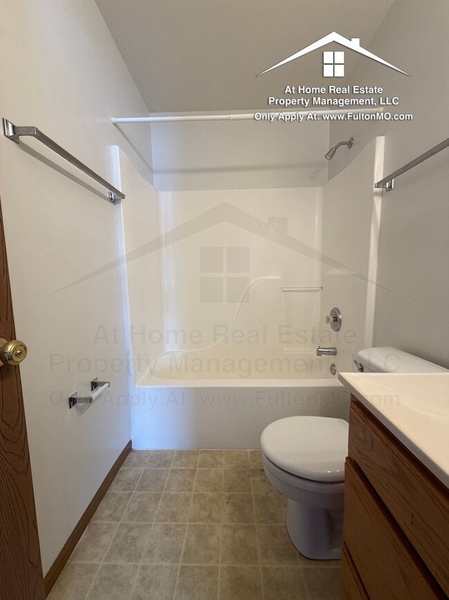 Building Photo - Gates Boulevard 2629–2631 Duplex