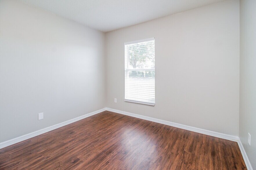 Building Photo - 2100 Mallard Creek Cir