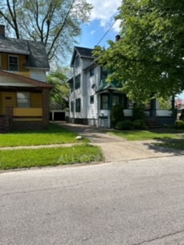 Building Photo - 2812 E 117th St