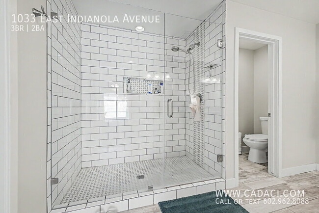 Building Photo - 1033 E Indianola Ave