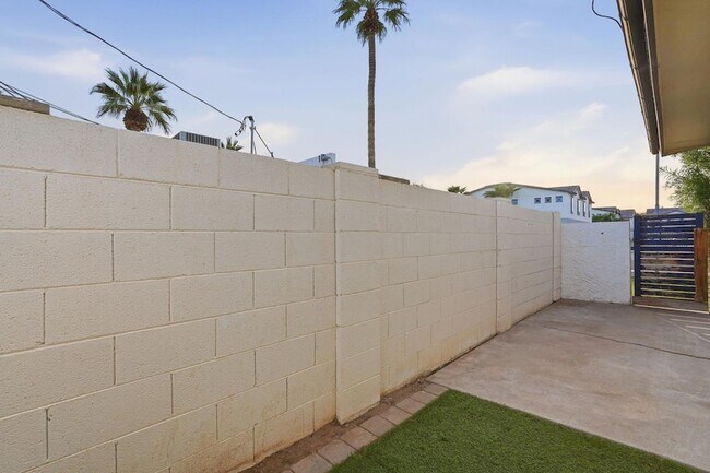 Building Photo - 3039 N 38th St