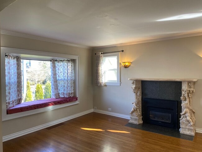Building Photo - Ballard Loyal Heights Home