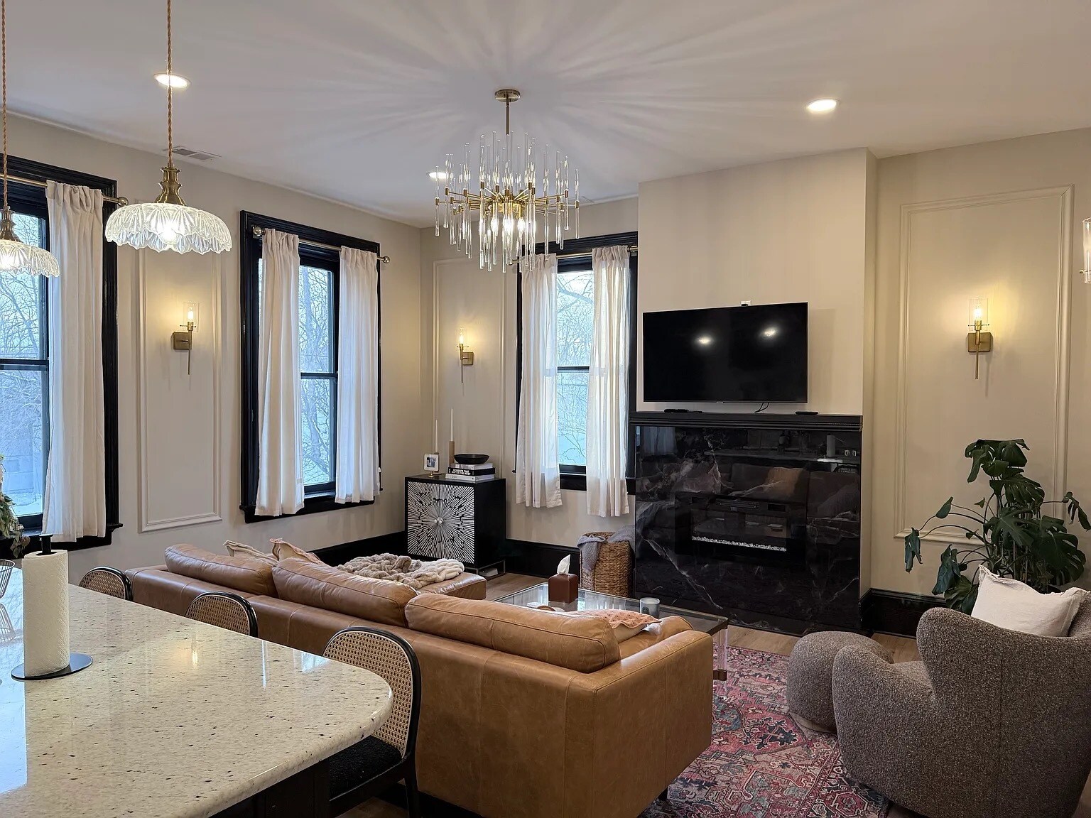 Building Photo - 230 W 6th St