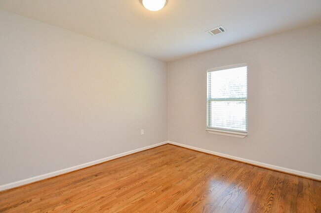Building Photo - 8153 Lenore St