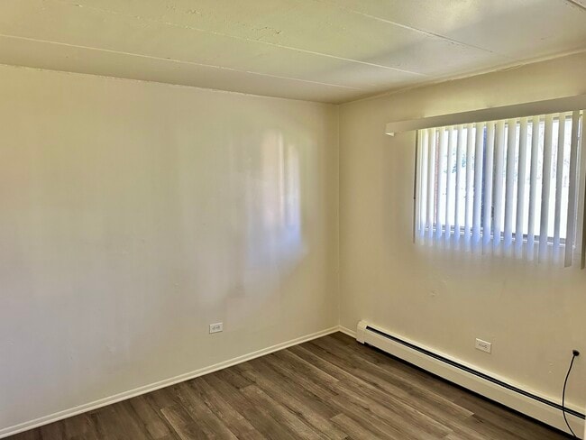 Building Photo - 250 N Entrance Ave