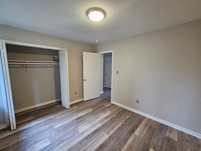 Building Photo - Newly Renovated 2 Bedroom Off Of GumBranch
