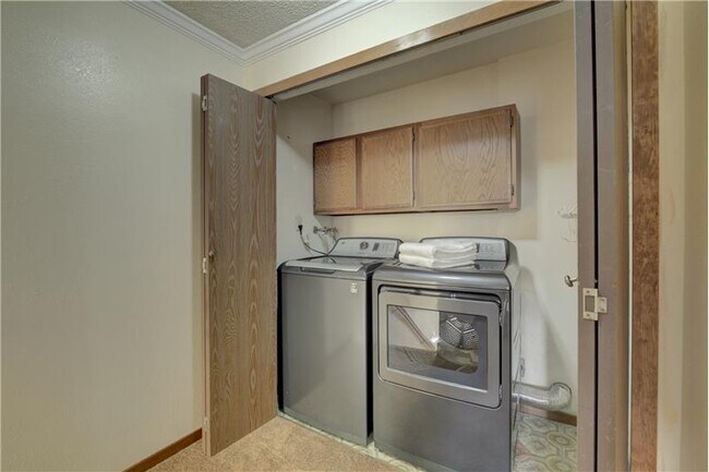 Building Photo - 11401 Roosevelt Way NE