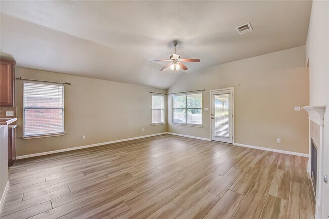 Building Photo - 834 Dark Horse Ln