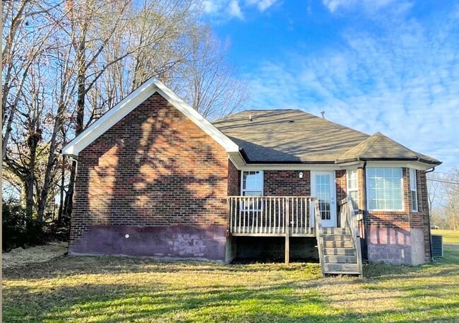 Building Photo - 2121 Centergrove Rd