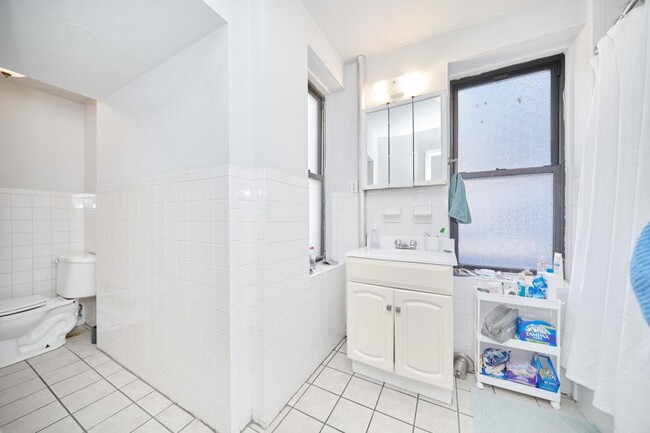 Building Photo - 2 bedroom in NEW YORK NY 10018