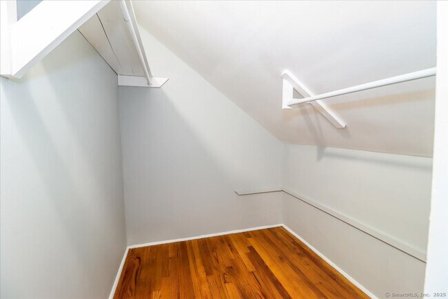 Building Photo - 9 Nicholas Square