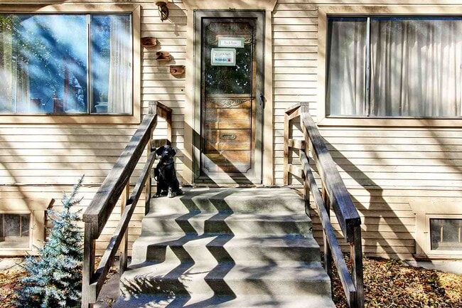 Building Photo - 825 N 7th St