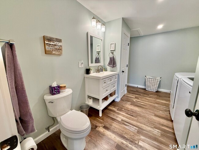 Building Photo - 4 Main St S