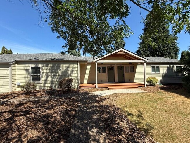 Building Photo - 805 Boxwood Ln SE
