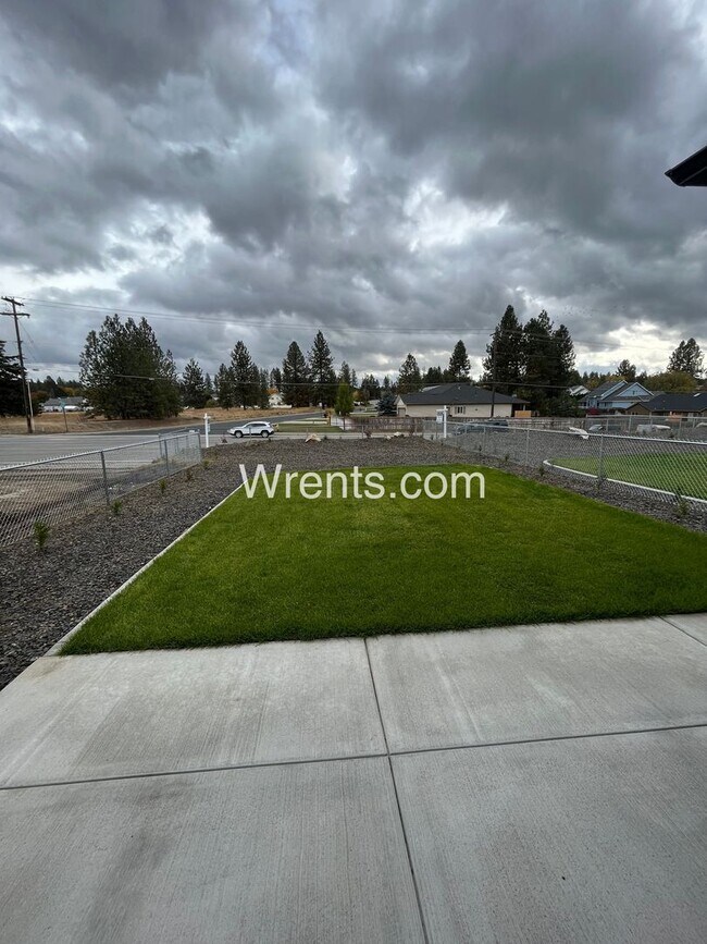 Building Photo - 1312-1314 E Farwell