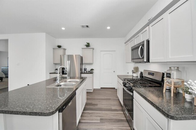 Building Photo - 5227 Castlebury Meadows Dr