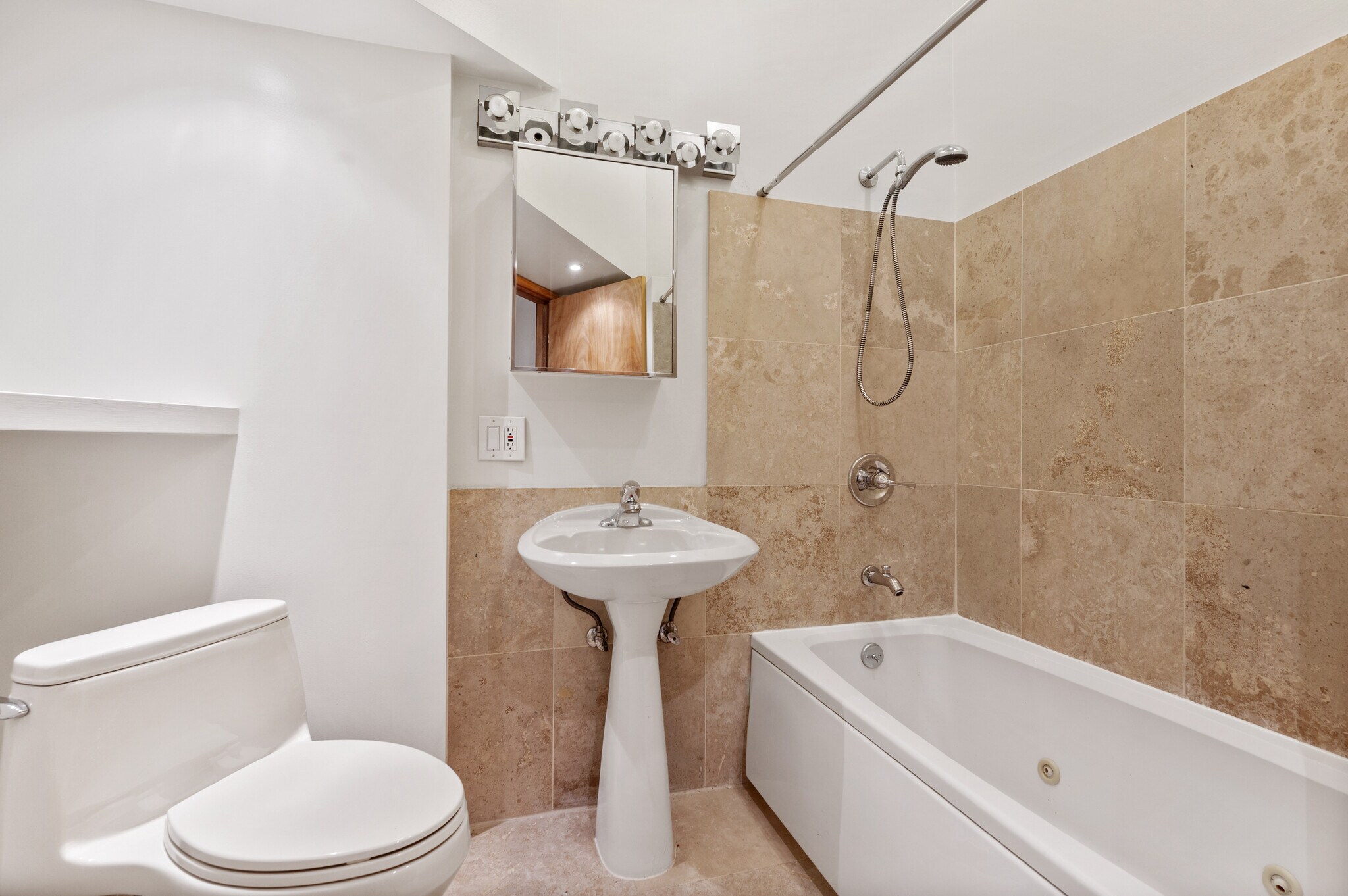 Building Photo - 740 Olivant Plz