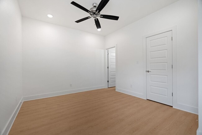 Building Photo - The Chateau at Been Road Villas 3 Bed, 2.5 Bath