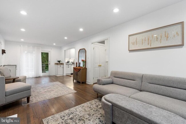 Building Photo - 9830 Meadow Valley Dr