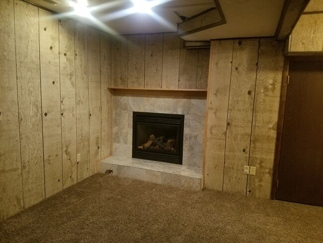 Building Photo - 3 Bed 2.5 bath townhome in Ammon right beh...