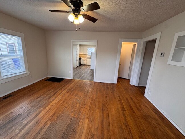 Building Photo - 2 bed one bath, great outdoor features, great location close to all Norman has to offer!