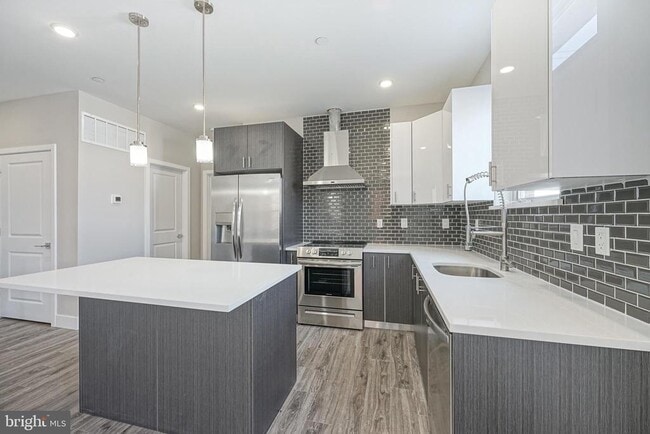 Building Photo - 300 W Jefferson St