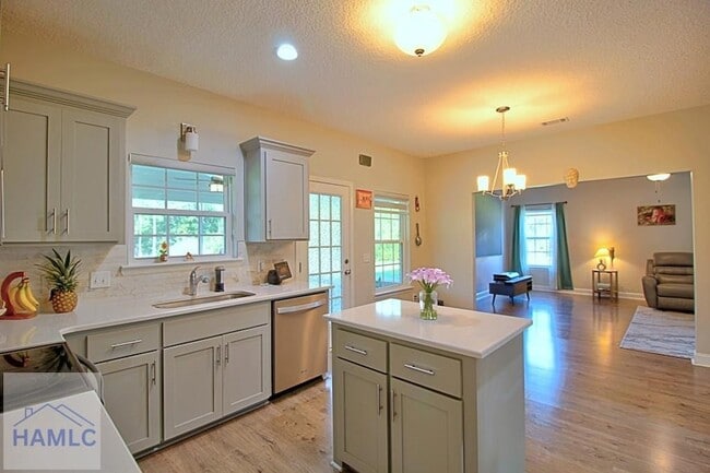 Building Photo - 179 Rutledge Dr