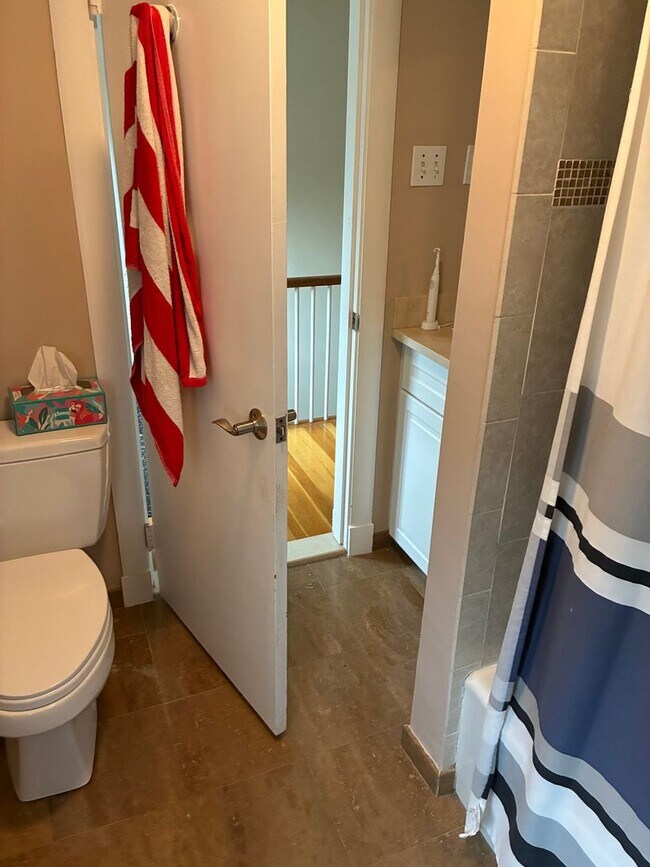 Building Photo - Beautiful single family house in a prime location in Newton