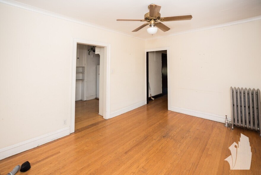 Building Photo - 2020 W Ainslie St