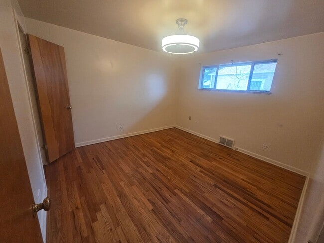 Building Photo - Charming 2-Bedroom Home in Prime Denver Location