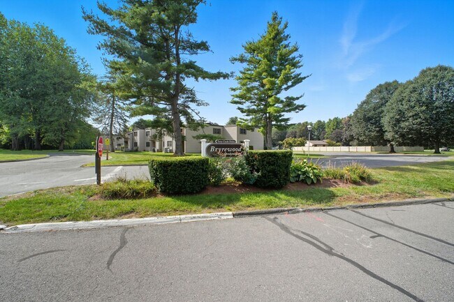 Primary Photo - 402 Twin Circle Dr